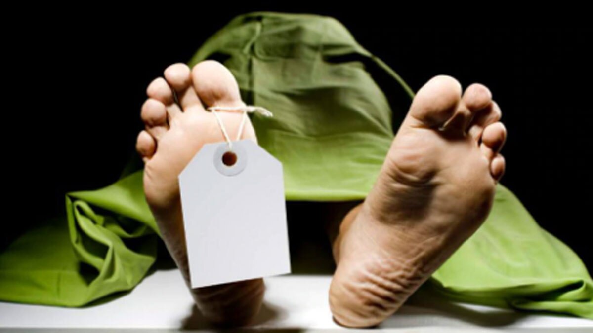 नाबालिग बेटे ने हिस्ट्रीशीटर पिता की कुल्हाड़ी से काट कर हत्या कर दी