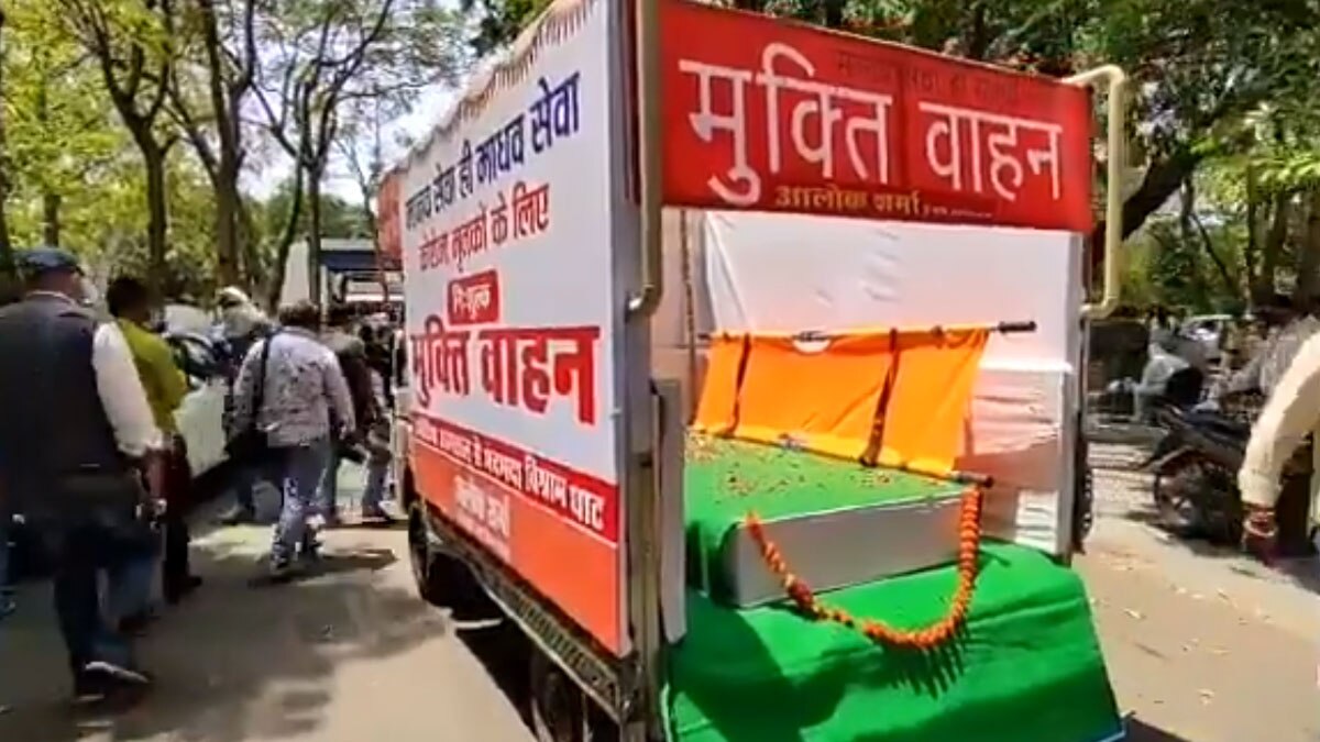 बीजेपी नेता का शव वाहनों के साथ फोटोशूट