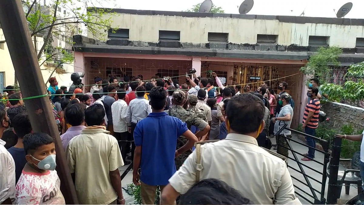 घर आई टीचर को मारकर साइको क‍िलर ने क‍िया सेक्स, कुछ देर पहले ही पत्नी-बच्चों की कर चुका था हत्या 