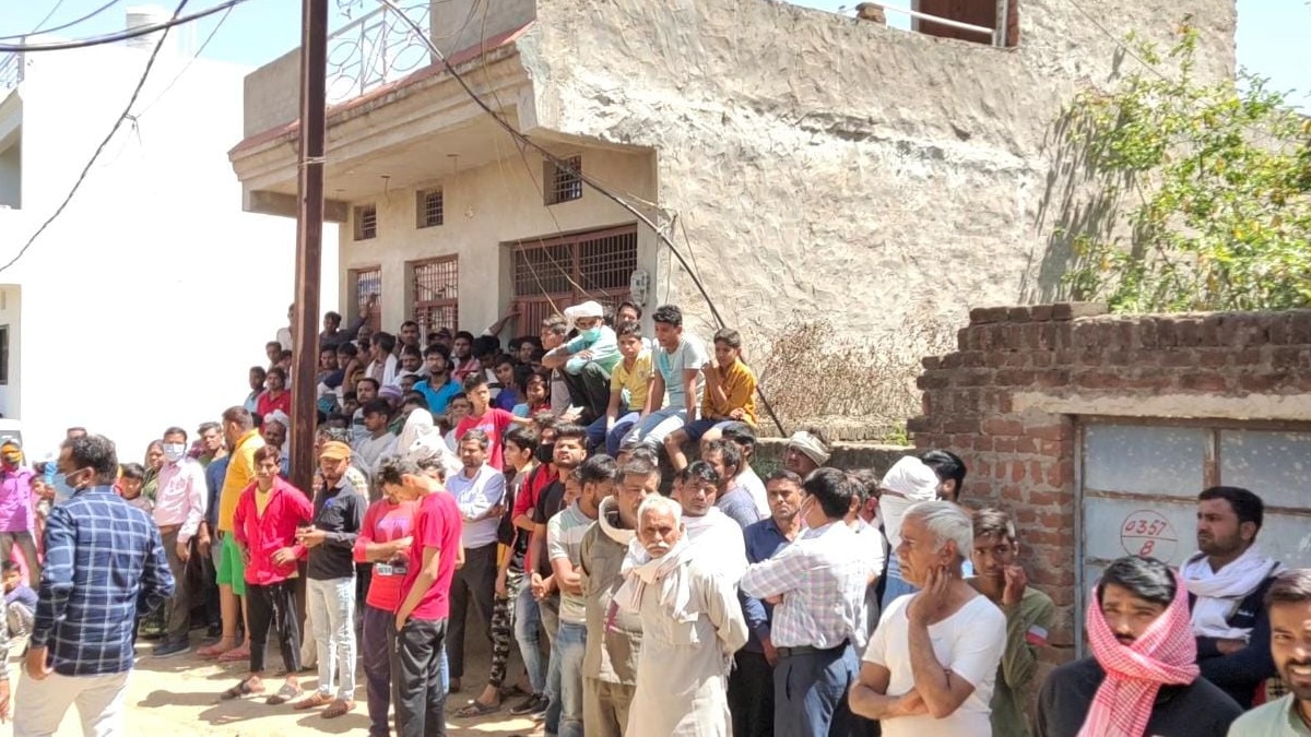 कलयुगी पिता ने पत्नी के साथ दो बच्चों का गला रेता, खुद भी फांसी के फंदे पर झूला