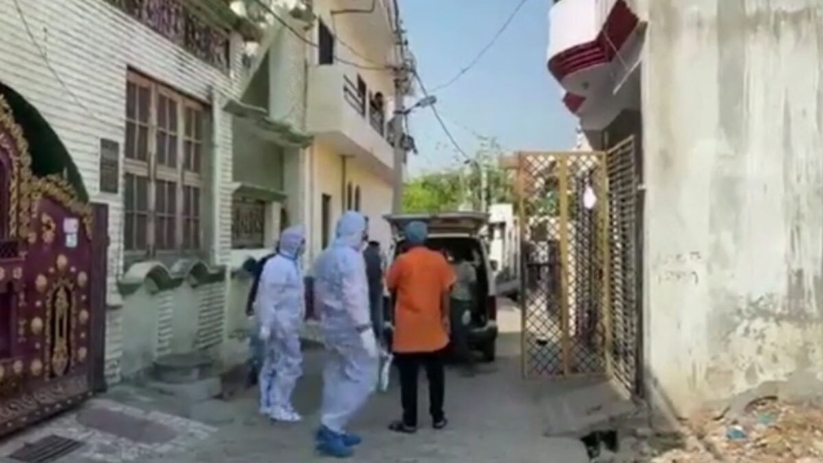 कोरोना से मौत के बाद घर पर एक दिन तक पड़ी रही बुजुर्ग की लाश 