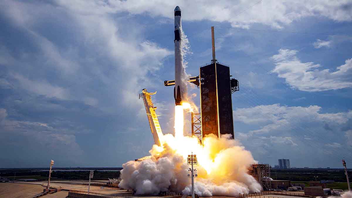 NASA SpaceX Moonwalkers