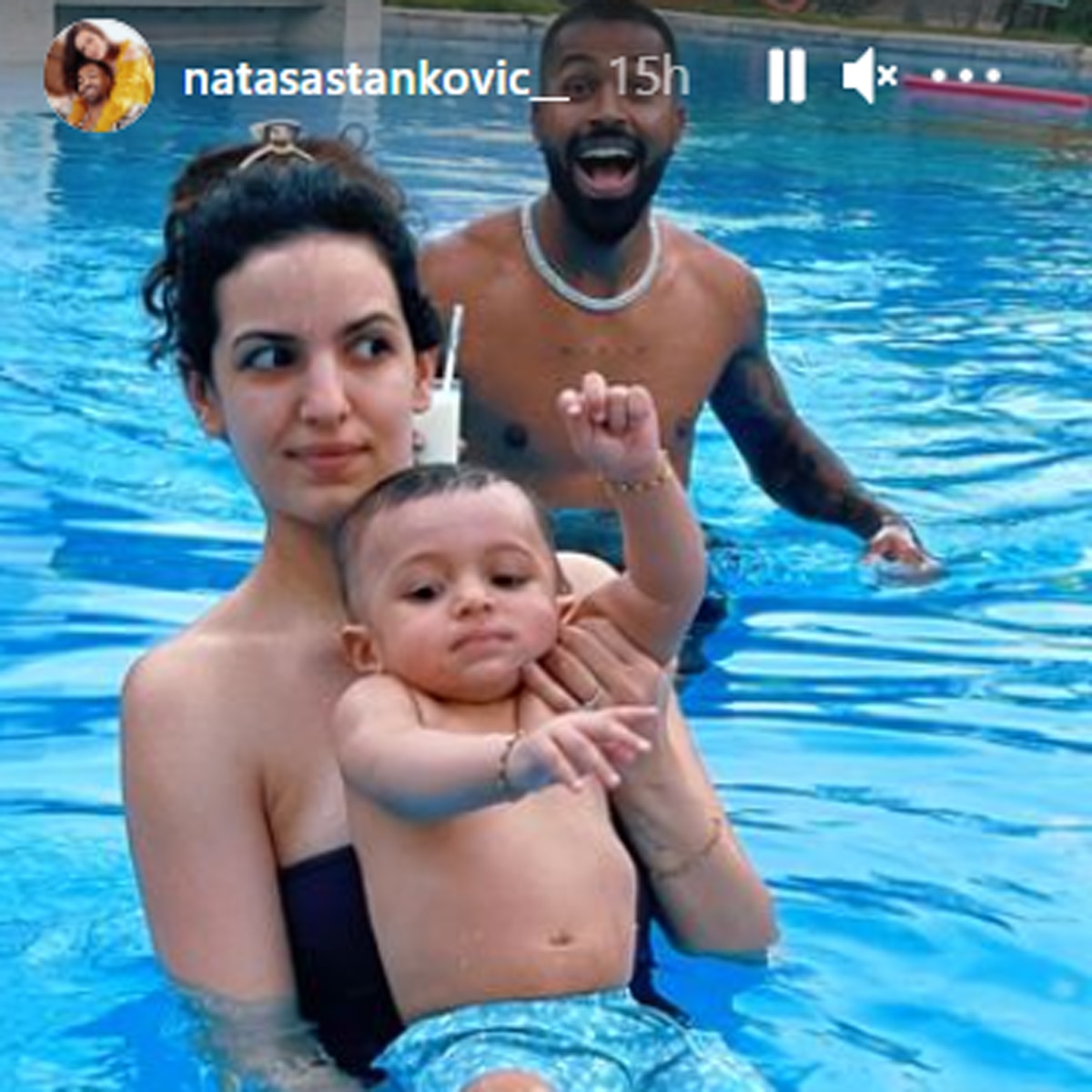 नताशा-हार्द‍िक बेटे अगस्त्य के साथ 