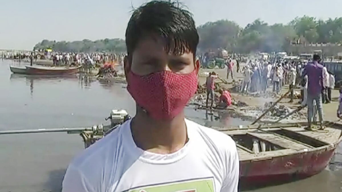 घाटों पर फैली गंदगी और पीपीई किट से बढ़ा संक्रमण फैलने का खतरा 