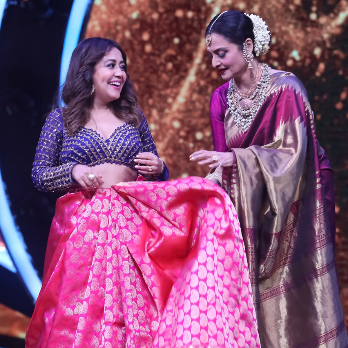 रेखा और नेहा कक्कड़