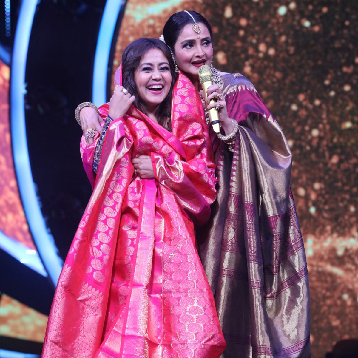 रेखा और नेहा कक्कड़