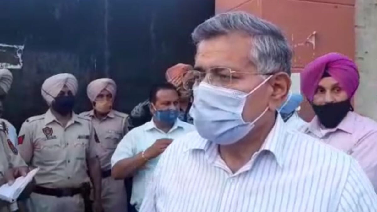 कार्बाइन से चली गोली, गेट पर ड्यूटी दे रहे ASI की मौत