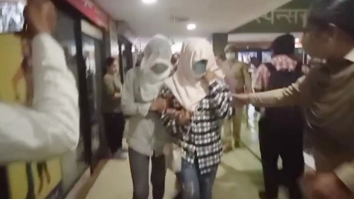 नोएडा के मॉल में स्पा के नाम पर चल रहा था सेक्स रैकेट