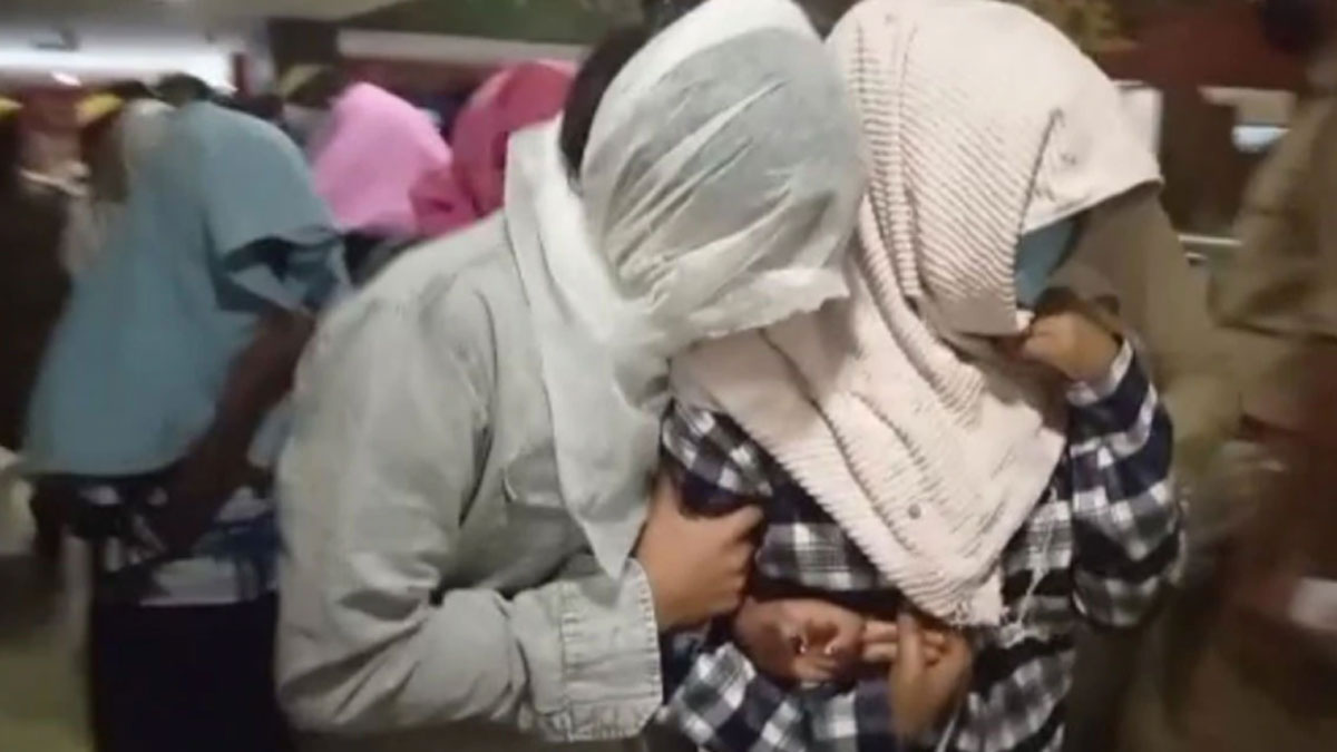 दो गेस्ट हाउस में चल रहा था देह व्यापार