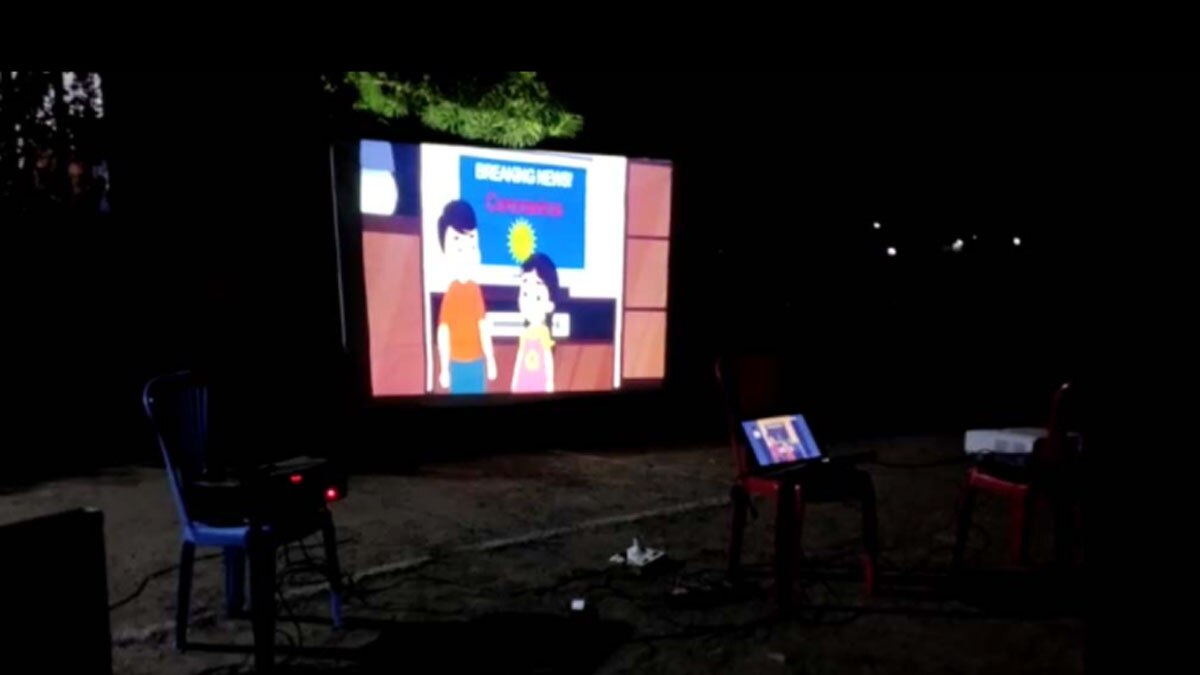 लॉकडाउन तोड़ने वालों को पुलिस ने थाने में बैठाकर दिखाई फिल्म