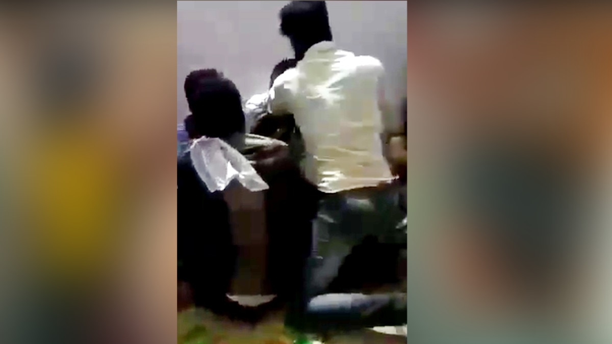 लड़की को 5वीं बार देखने के बाद क‍िया नापसंद, बंद कमरे में मंगेतर की पिटाई का वीडियो वायरल