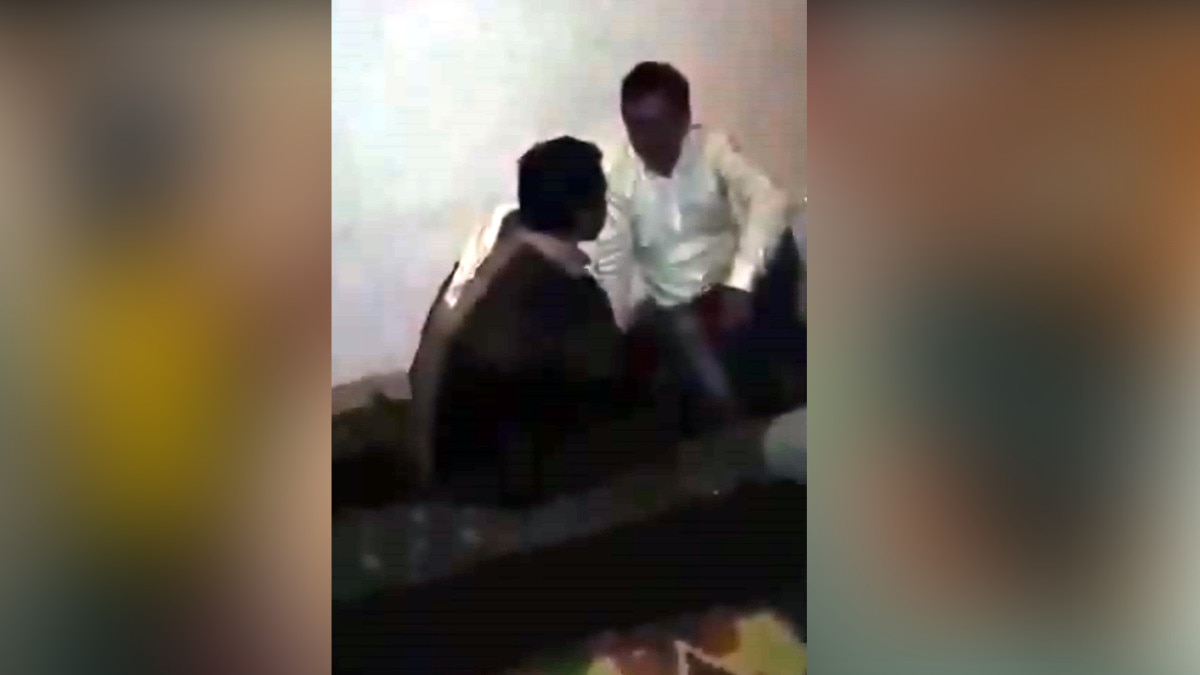 लड़की को 5वीं बार देखने के बाद क‍िया नापसंद, बंद कमरे में मंगेतर की पिटाई का वीडियो वायरल