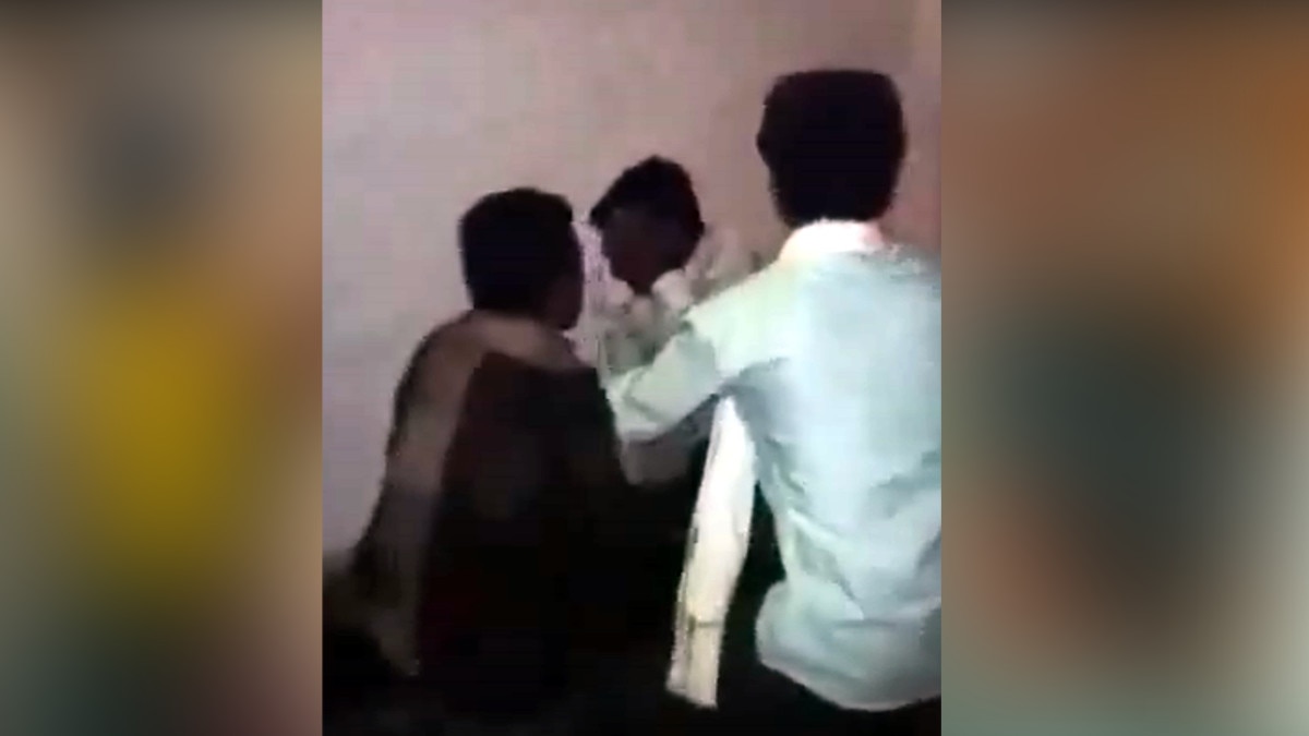 लड़की को 5वीं बार देखने के बाद क‍िया नापसंद, बंद कमरे में मंगेतर की पिटाई का वीडियो वायरल