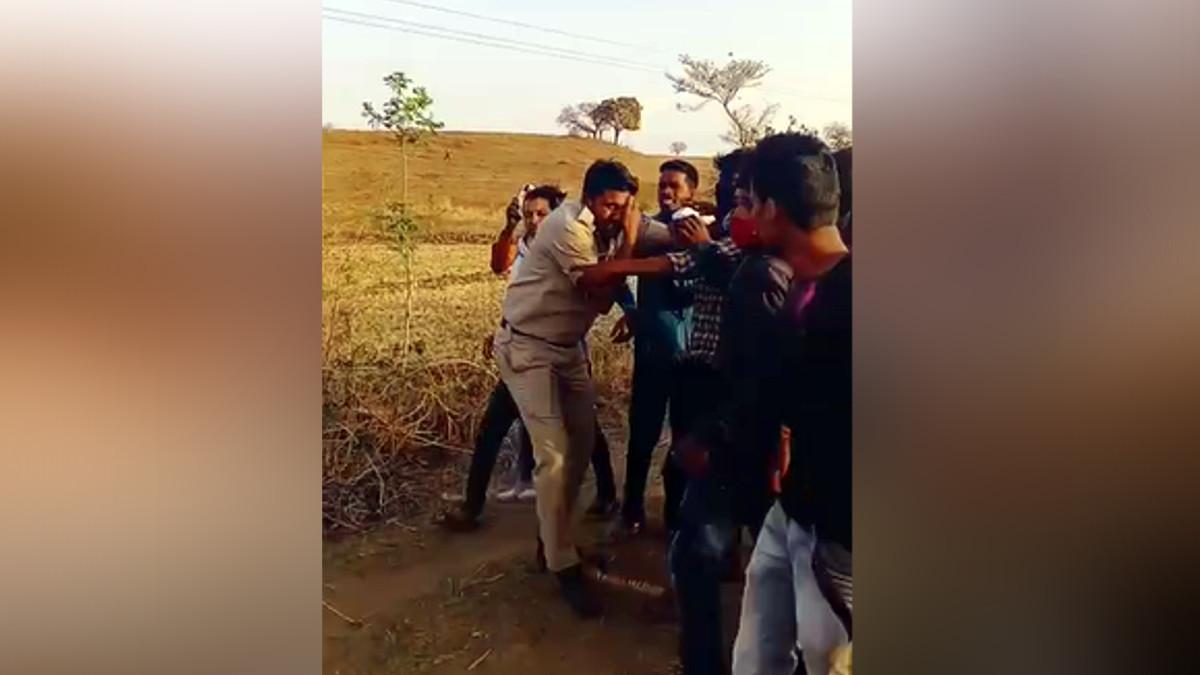 MP: जुआ पकड़ने गई पुलिस पर ग्रामीणों का हमला, लाठी-डंडों से पीटा, गांव में न‍िकाला जुलूस