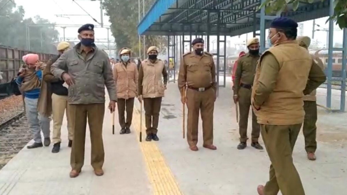 युवक ने ट्रेन के आगे कूदकर जान दी 