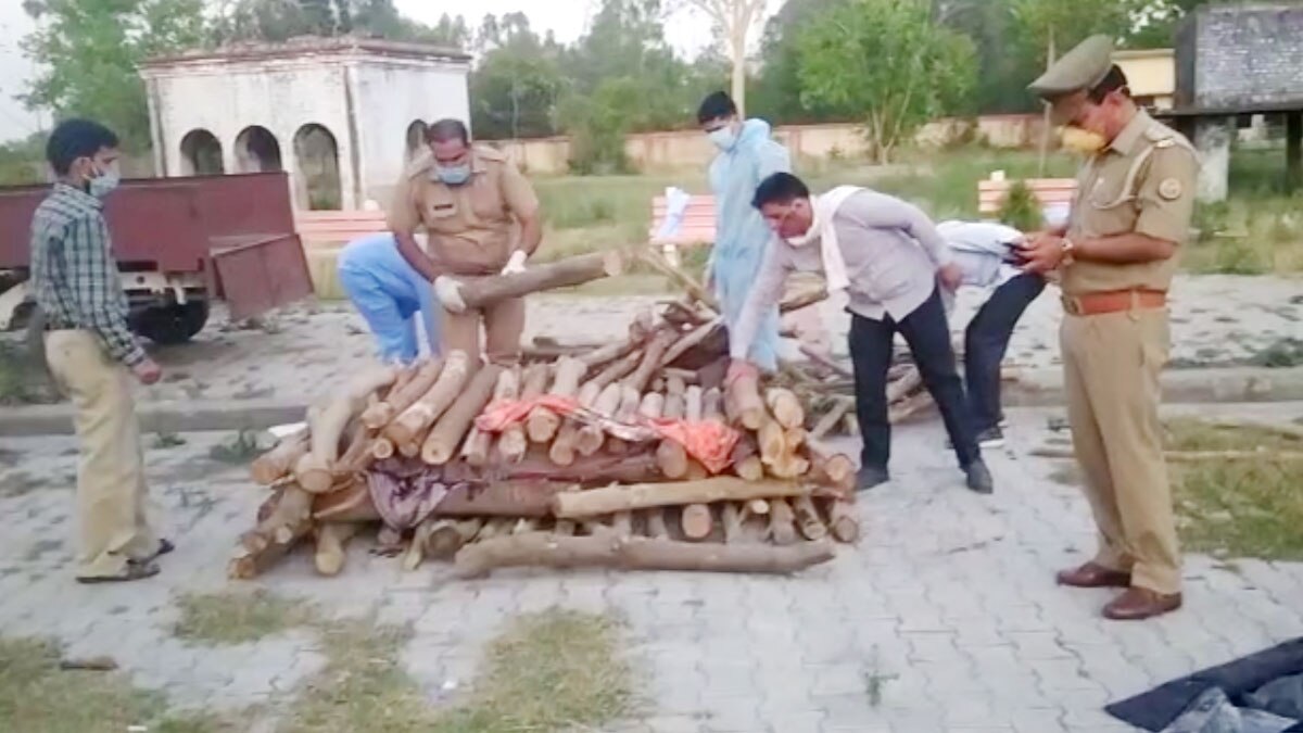  पुलिस की मदद से हुआ बुजुर्ग महिला का संस्कार 