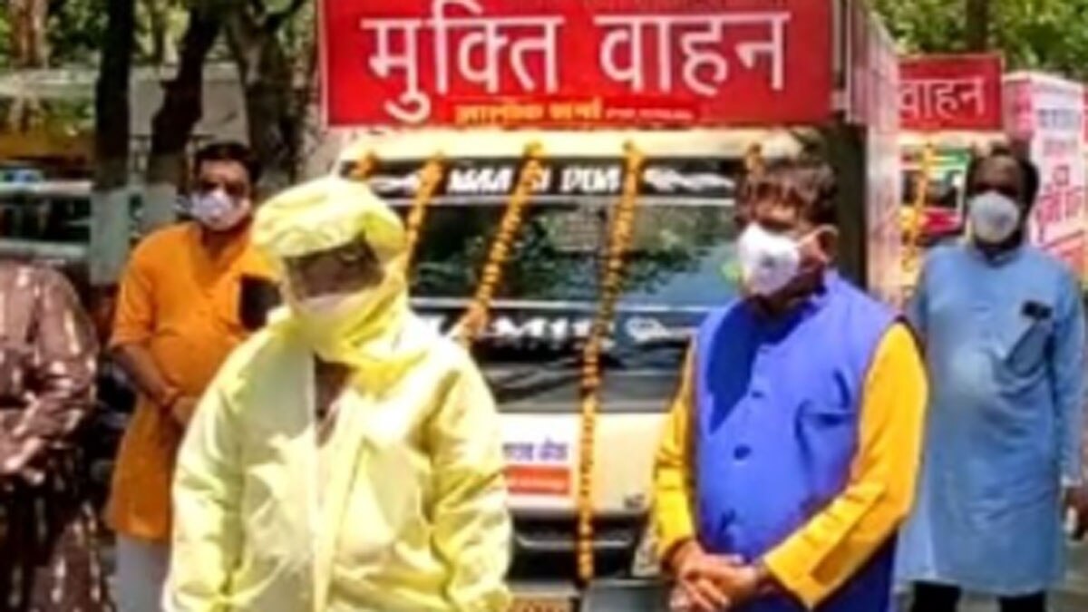 बीजेपी नेता का शव वाहनों के साथ फोटोशूट