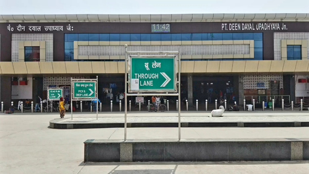  अप डायरेक्शन की ट्रेनों मे पसरा सन्नाटा, दिल्ली और मुम्बई जाने वाली ट्रेने जा रही हैं खाली