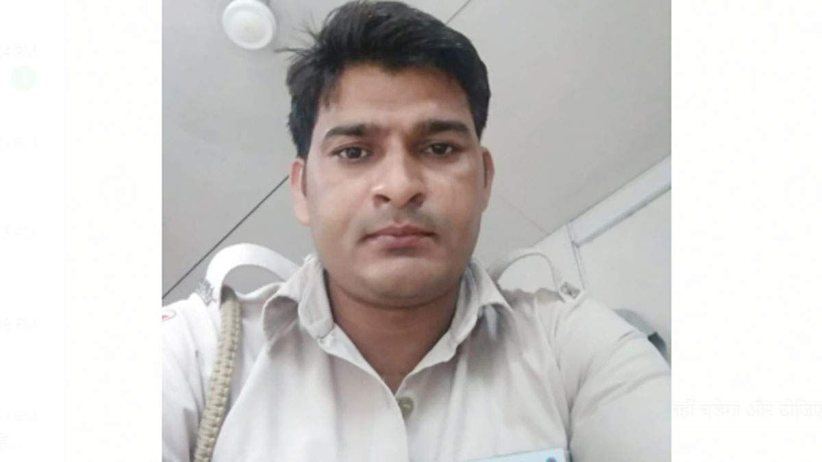 पुलिस कांस्टेबल ने बीमार बुजुर्ग की मदद की  