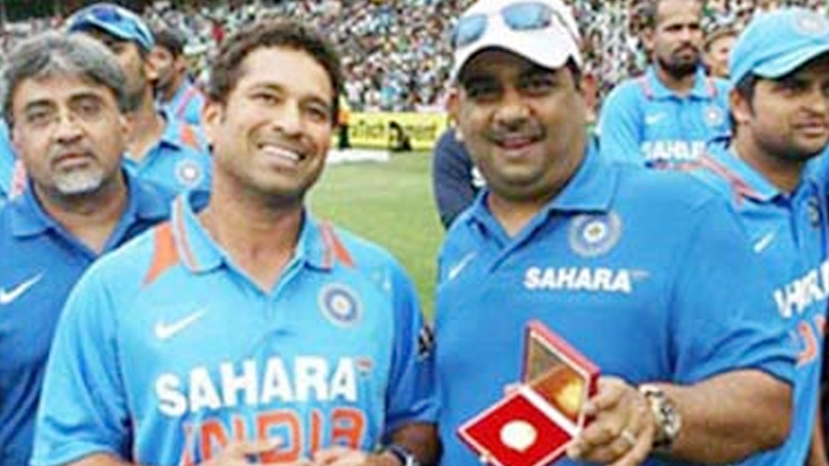 team manager reveals why did ms dhoni shaved his head