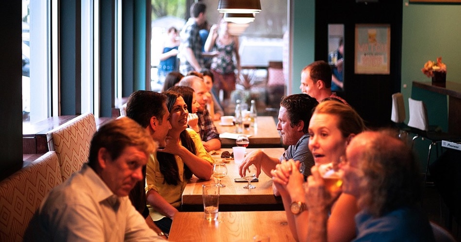 बाहर खाना खाने से बचें