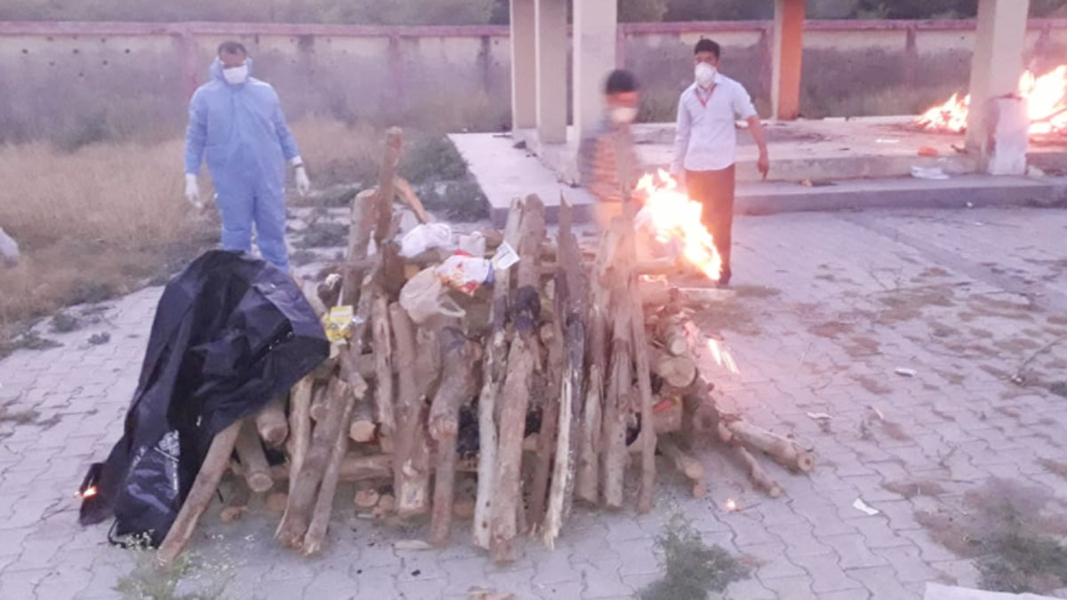  पुलिस की मदद से हुआ बुजुर्ग महिला का संस्कार 