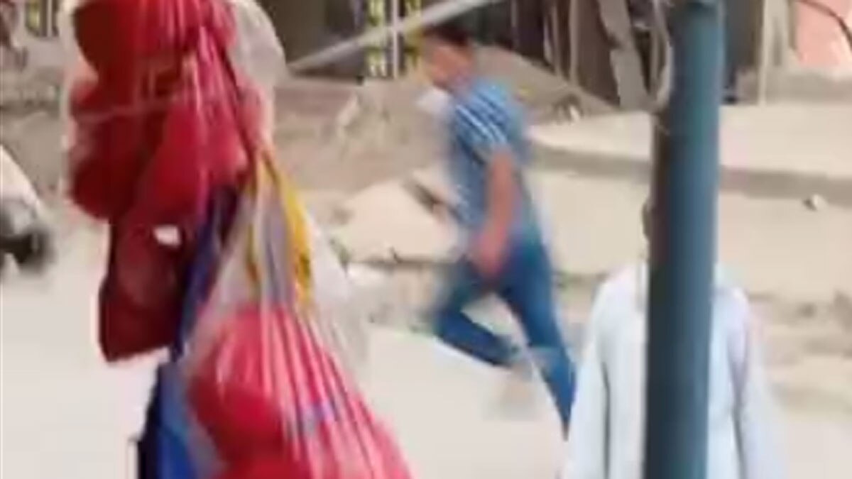 युवक ने दरोगा को जड़ा थप्पड़ युवक ने दरोगा को जड़ा थप्पड़