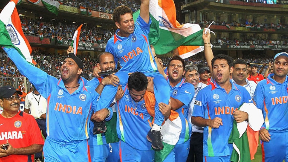 team manager reveals why did ms dhoni shaved his head