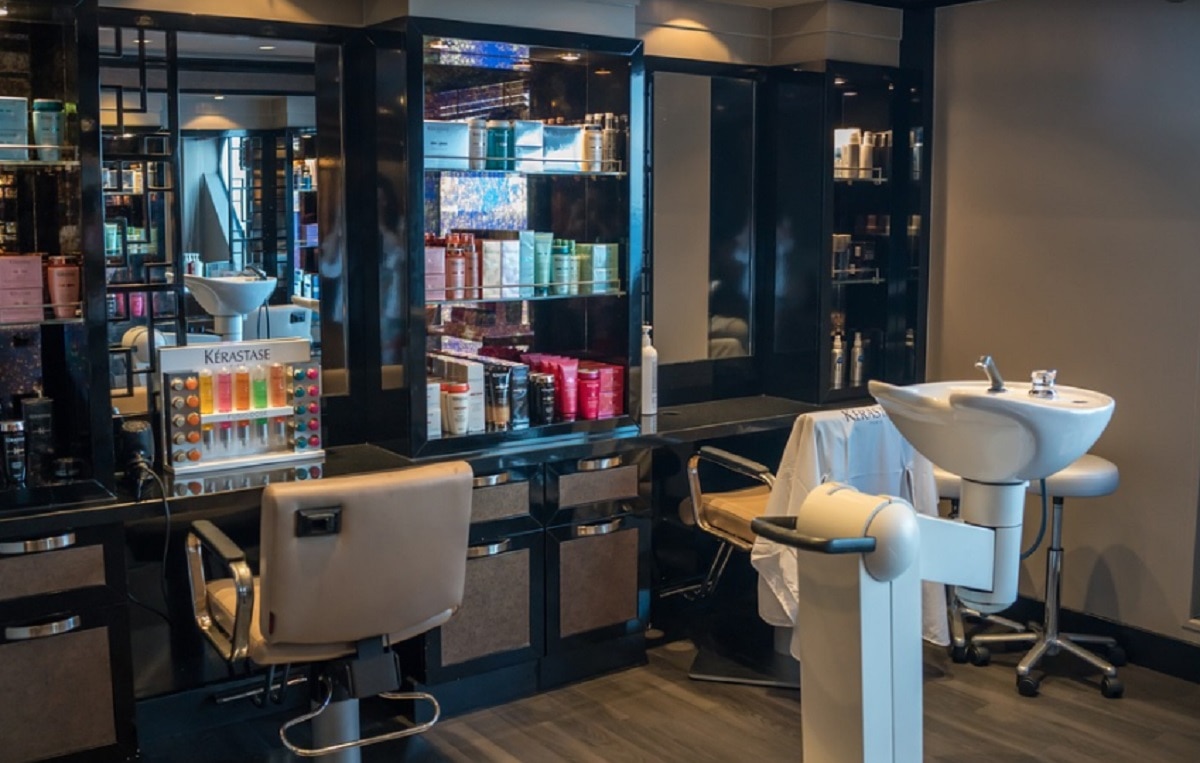 सौंदर्य प्रसाधन का काम