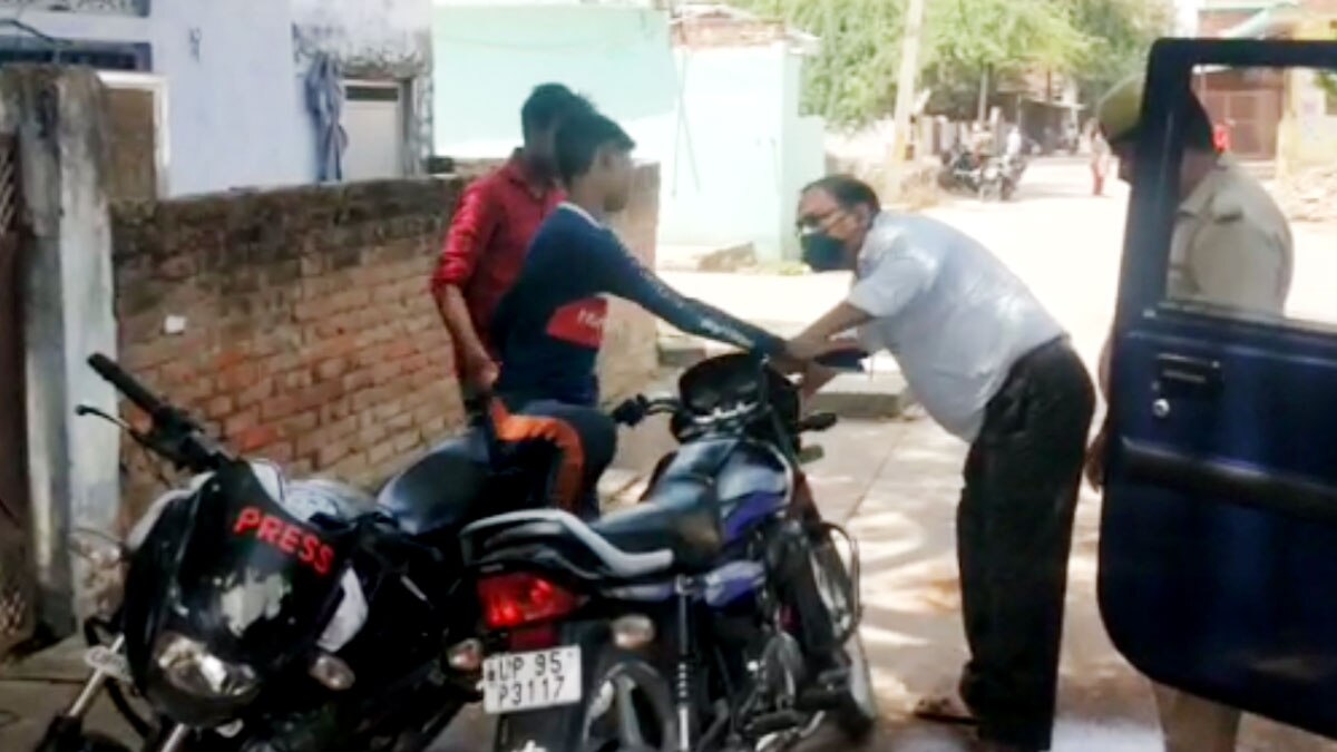 एसडीएम ने नाबालिग को जड़े थप्पड़ - (फोटो: वायरल वीडियो ग्रैब)