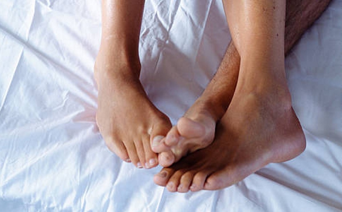 महिला ने पति को सेक्स वर्कर संग पकड़ा