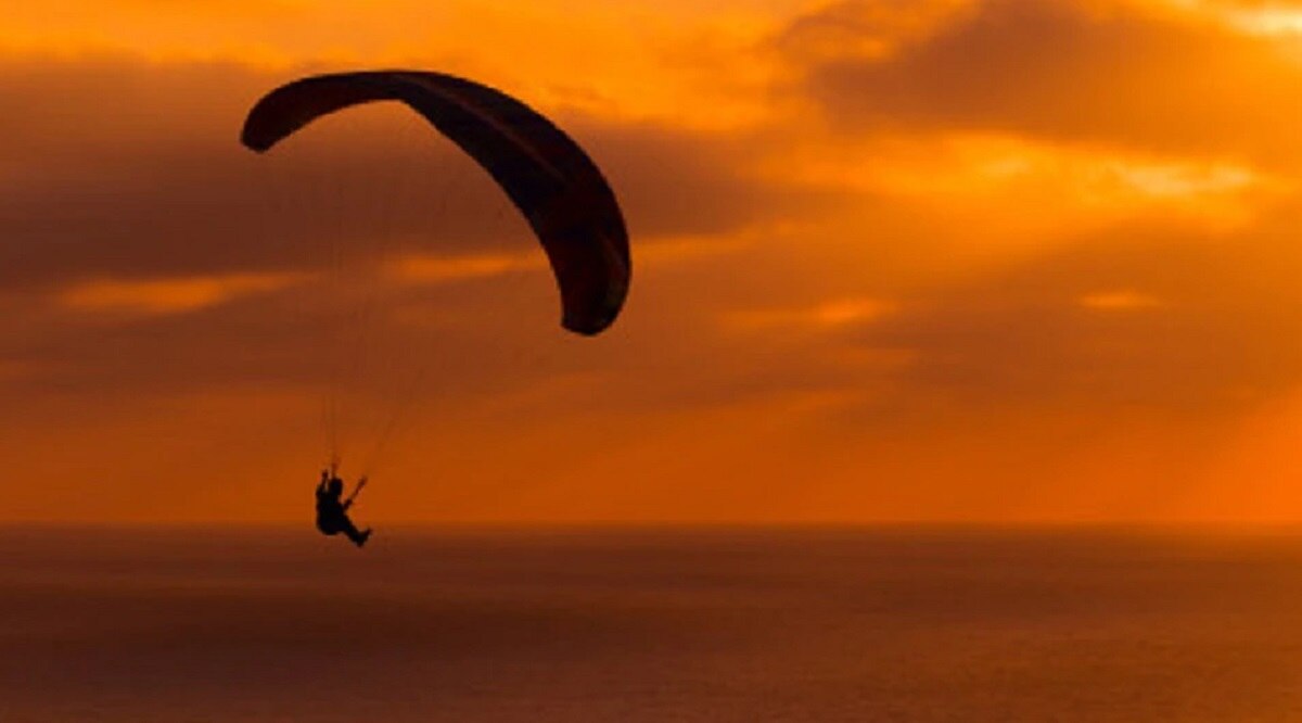 स्काईडाइविंग 