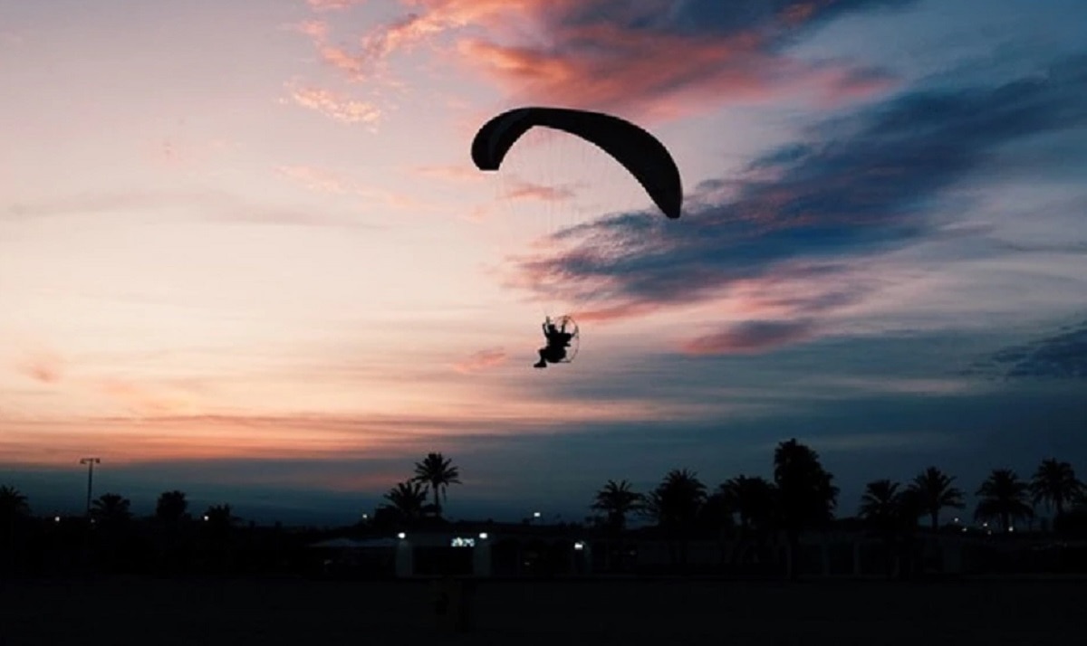 स्काईडाइविंग 