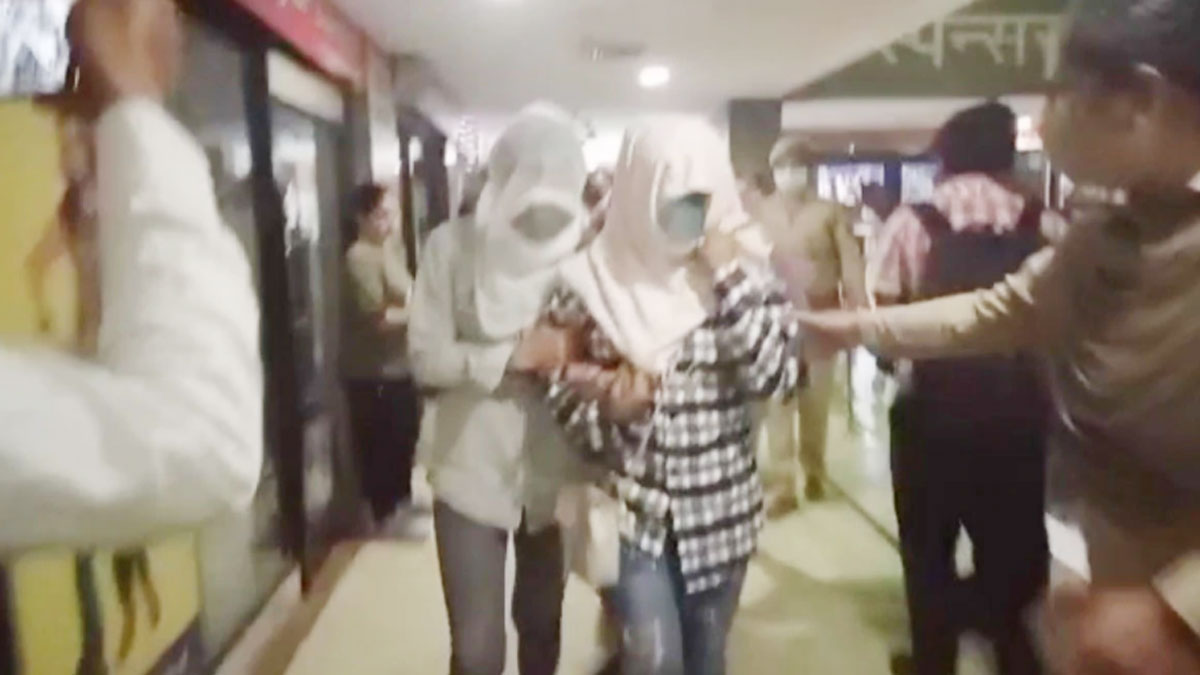  दो गेस्ट हाउस में चल रहा था देह व्यापार