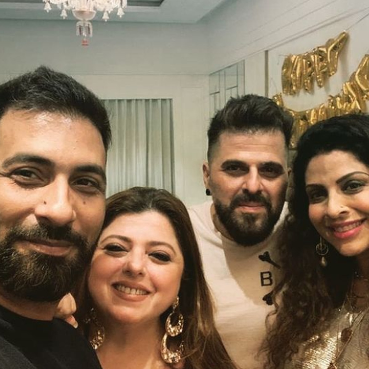 तनाज ईरानी फैम‍िली के साथ 