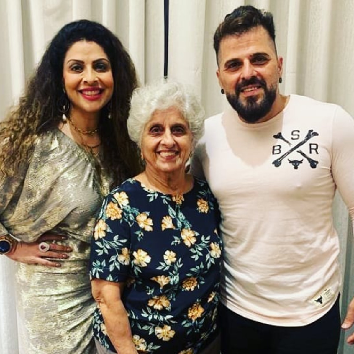 तनाज ईरानी फैम‍िली के साथ 