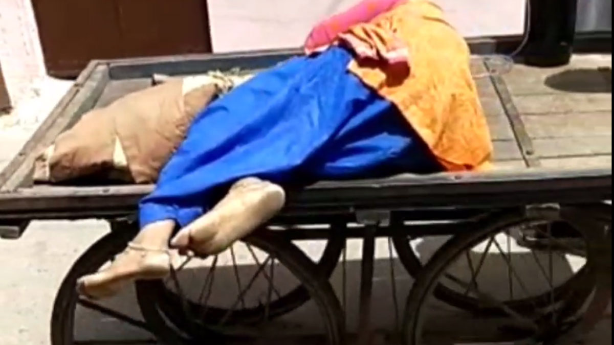  पति ने ठेले पर ऑक्‍सीजन सिलेंडर लगाकर पत्नी को पहुंचाया अस्‍पताल