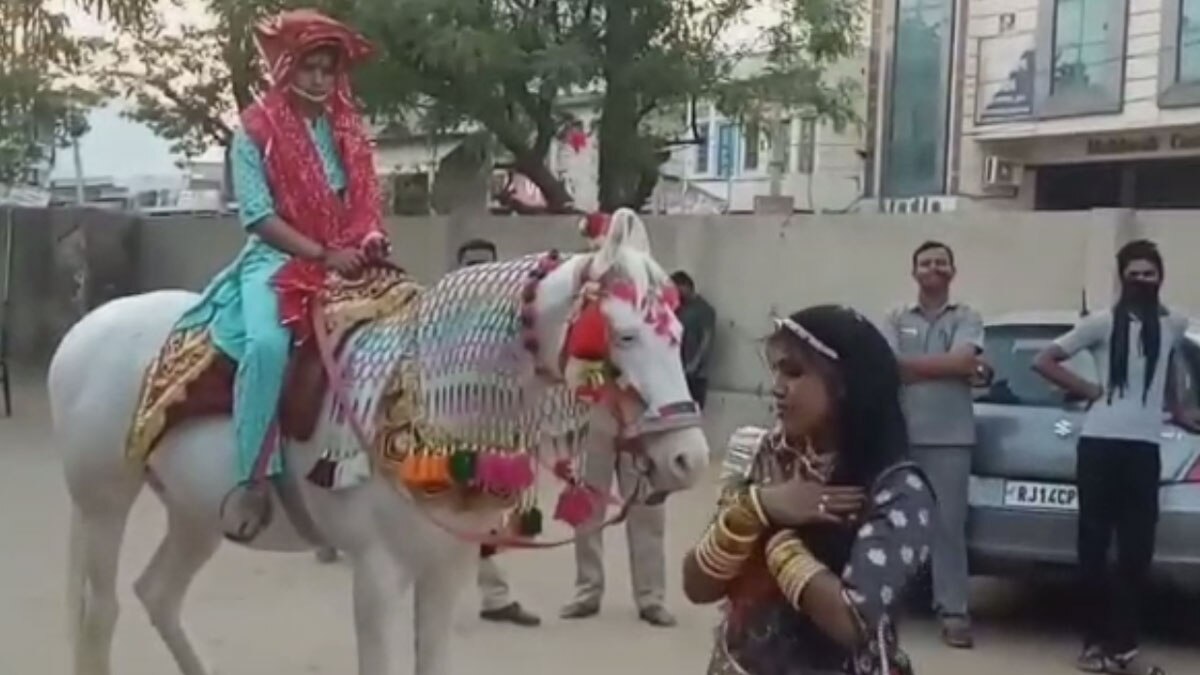 थाने में हुई महिला कांस्टेबल की बिंदौरी की रस्म 