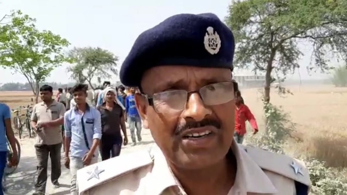 सड़क के किनारे दो अलग-अलग जगहों पर मिले तीन शव 