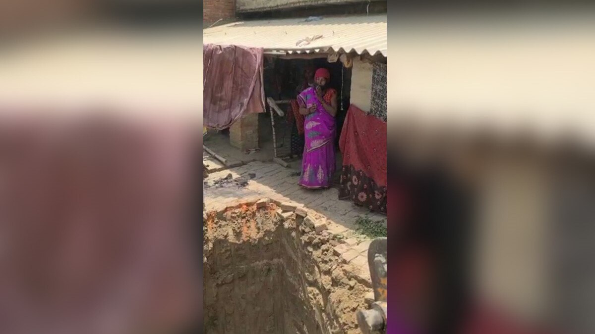 कब्र खोदकर घर पर दफनाया शव