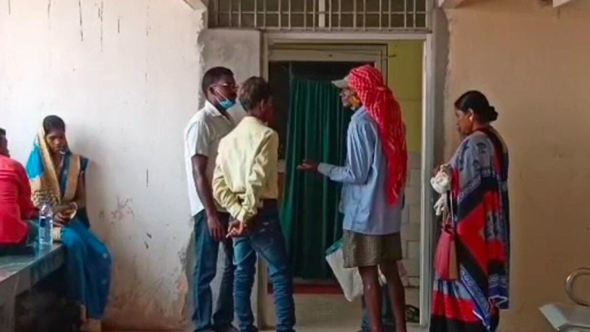 ओडिशा में दो सिर और तीन हाथ के साथ बच्ची का जन्म