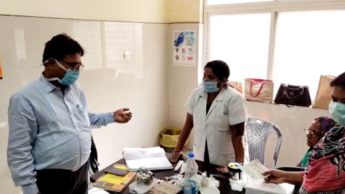 बुजुर्ग को पहला डोज कोवैक्सीन का लगा और दूसरा कोविशील्ड का