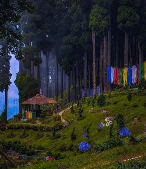 सभी को वैक्सीन लगाने की मांग