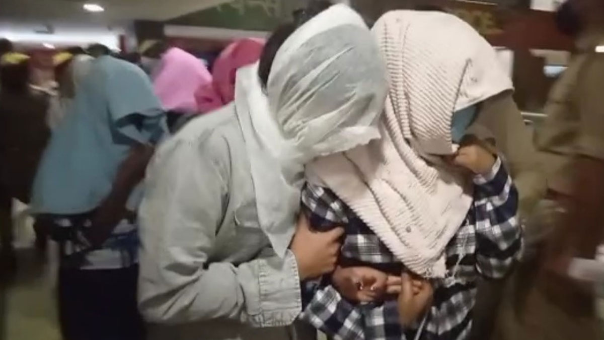 नोएडा के मॉल में स्पा के नाम पर चल रहा था सेक्स रैकेट