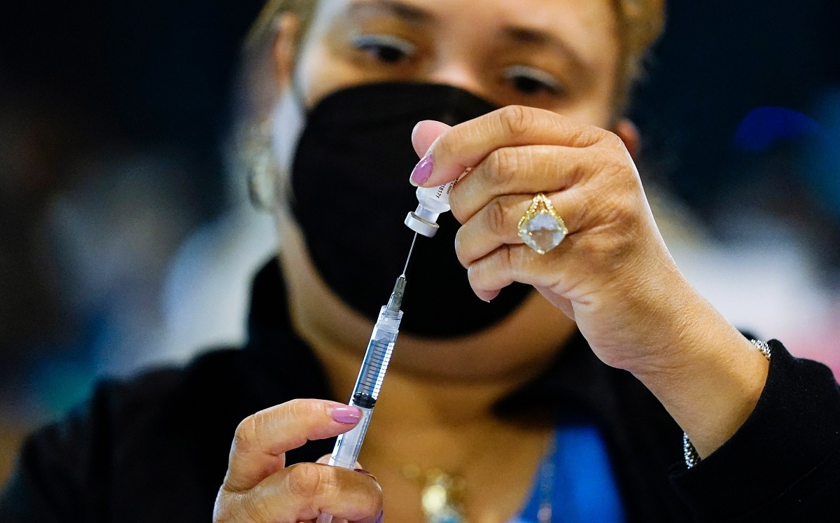 वैक्सीन लगवाओ बीयर पाओ