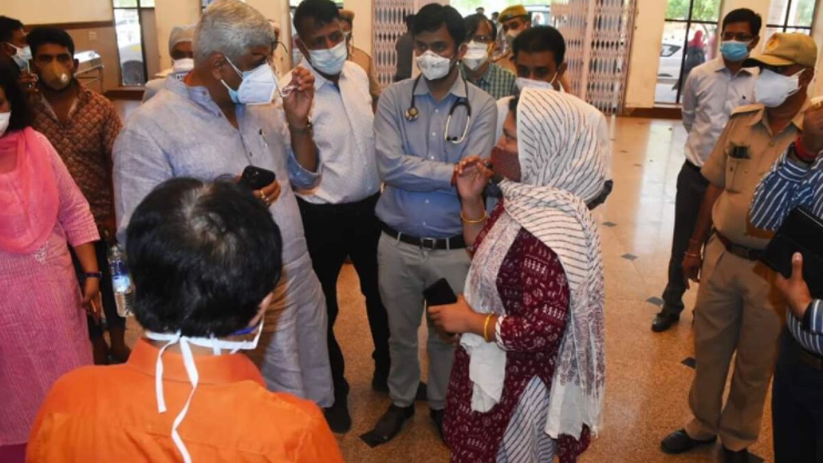 केंद्रीय मंत्री ने दी नारियल चढ़ाने की सलाह