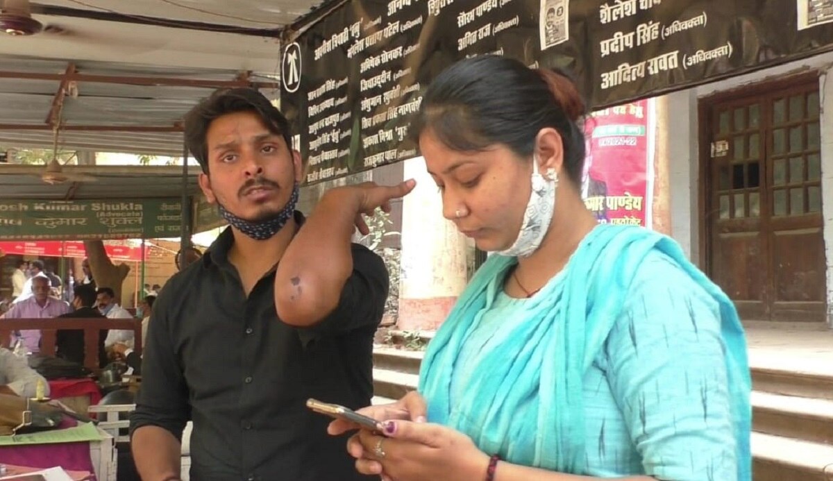 महिला बीजेपी नेता ने पुलिस वाले को मारा थप्पड़