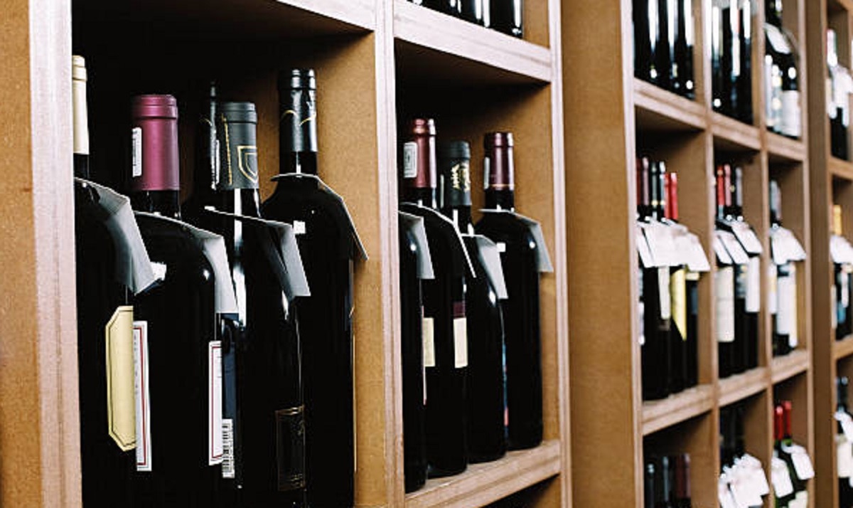 शराब दुकान की रिकॉर्डतोड़ नीलामी