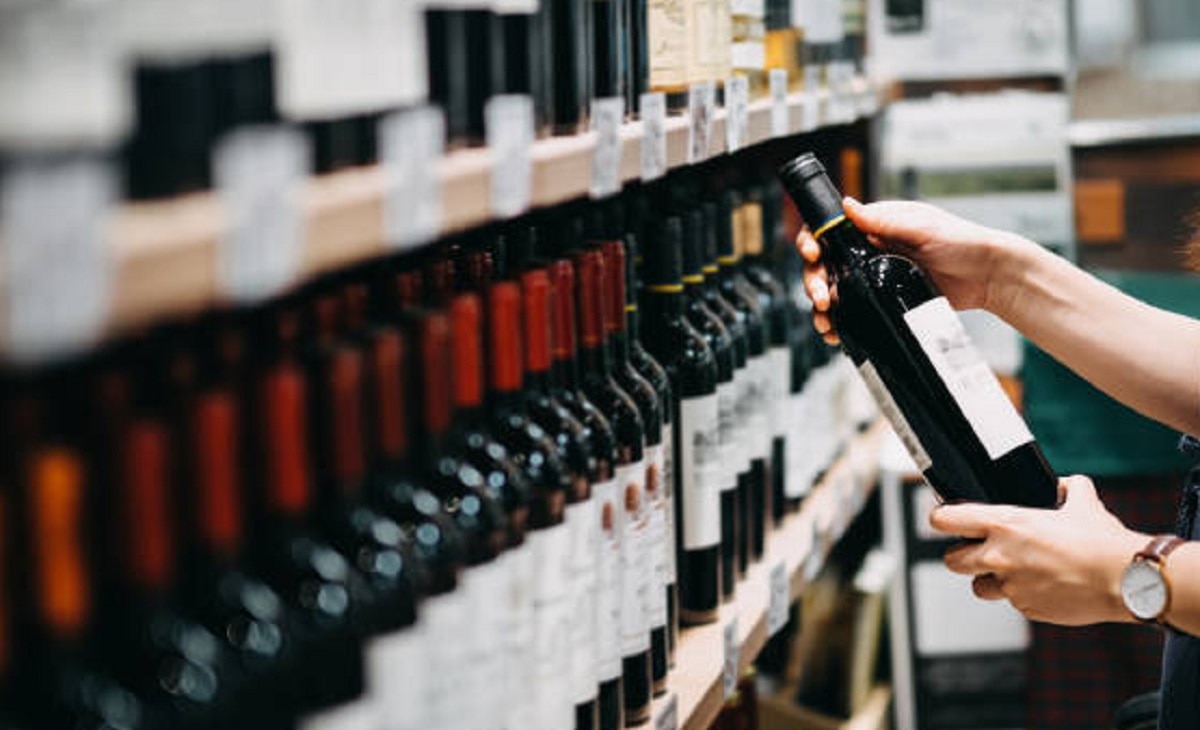 शराब दुकान की रिकॉर्डतोड़ नीलामी