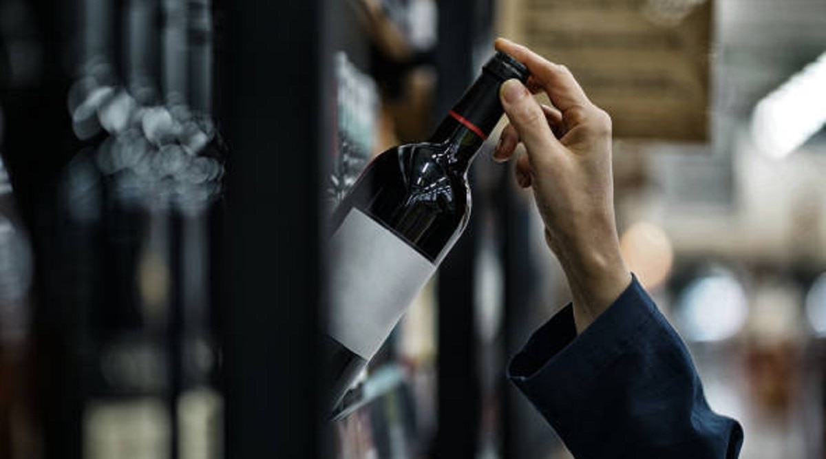 शराब दुकान की रिकॉर्डतोड़ नीलामी